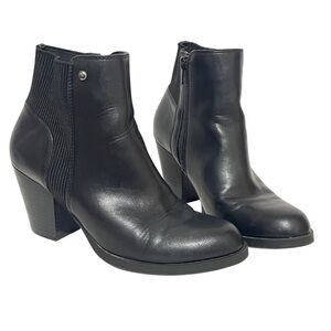 Vera Wang Black Low Heeled Ankle Boots Size 7